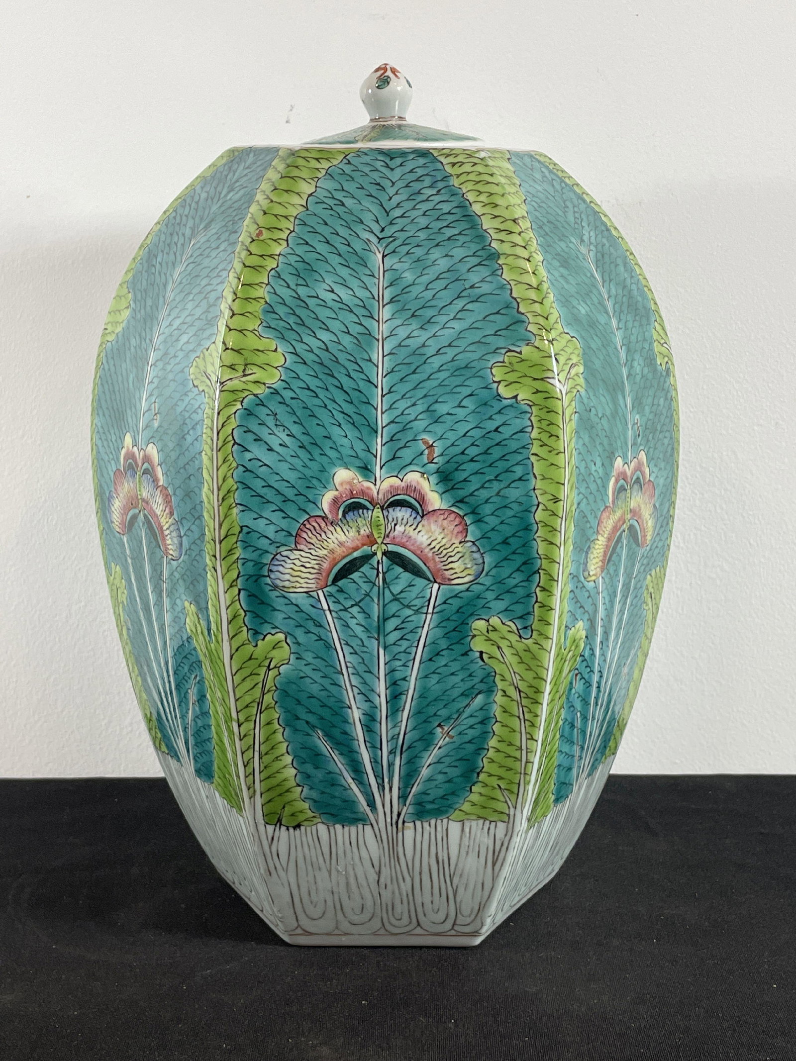 A CHINESE FAMILLE ROSE LIDDED JAR, 14" TALL X 9" DIAMETER (1 of 6)