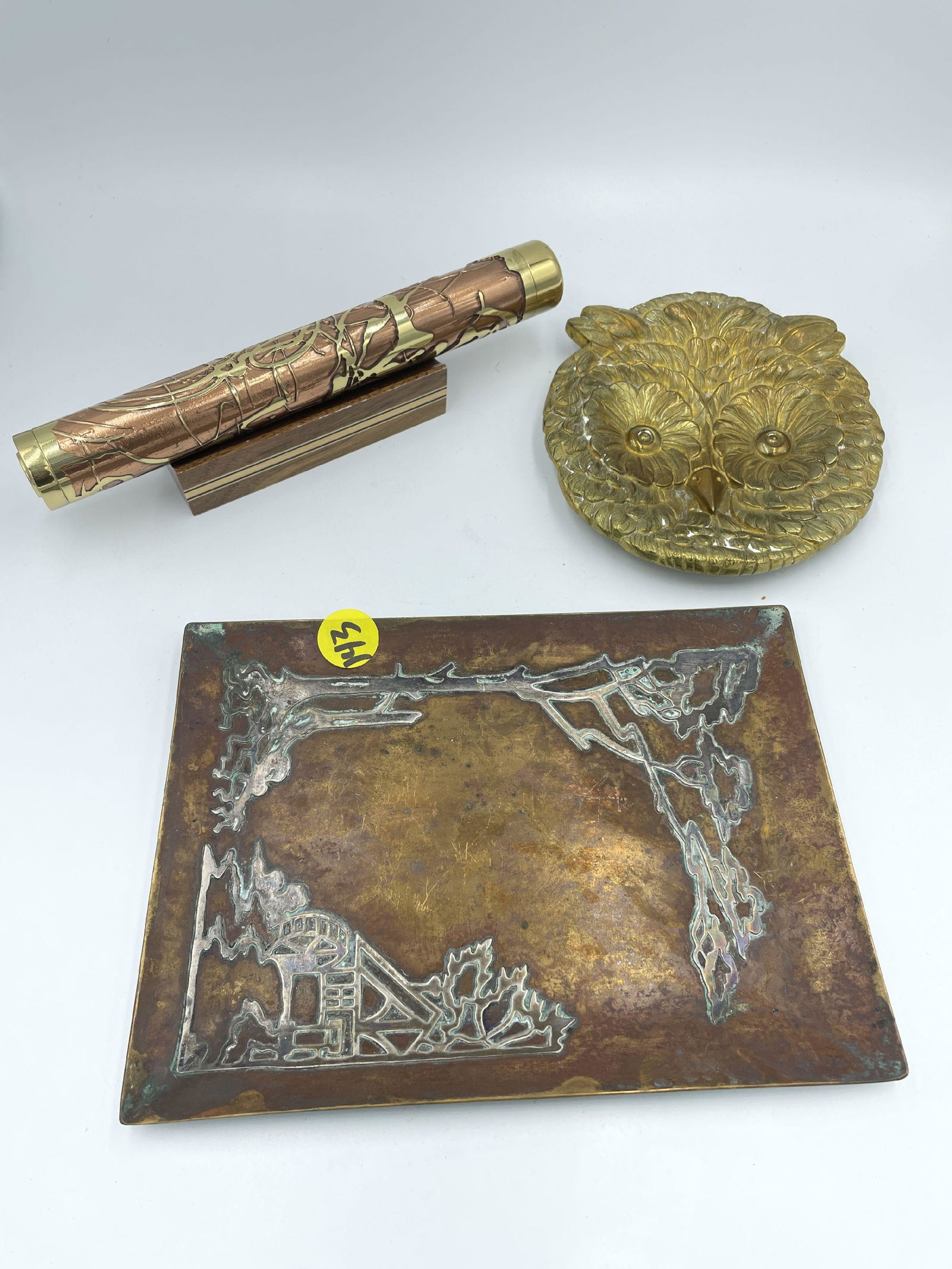 BRONZE AND BRASS DECORATIVE ITEMS, INCLUDES ARTS AND CRAFTS TRAY AND A KALEIDOSCOPE. 8" AND SMALLER (1 of 7)