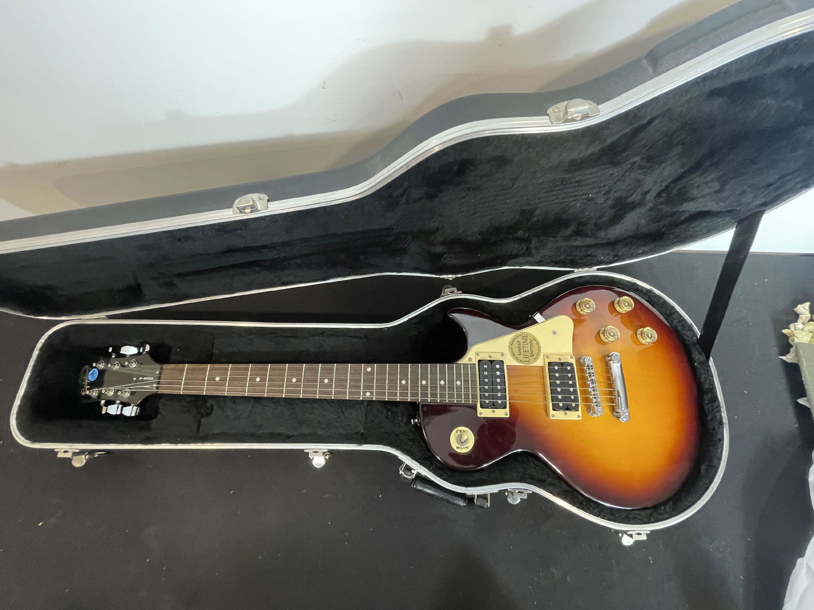 A GIBSON EPIPHONE SUNBURST ELECTRIC GUITAR MINT IN ORIGINAL CASE SN: MC23030256 (1 of 7)