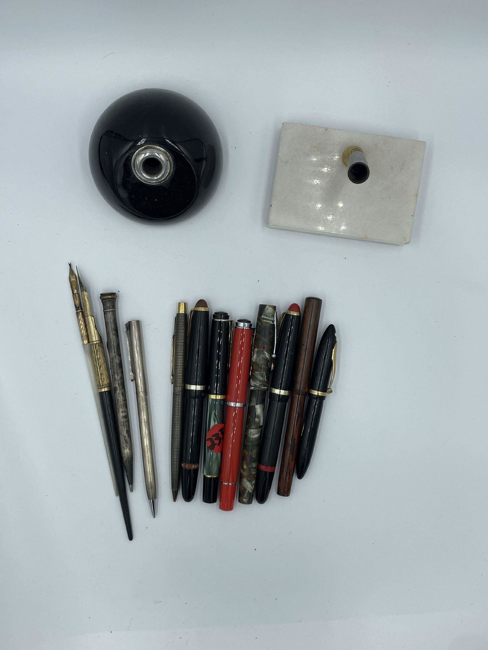 SEVEN VINTAGE FOUNTAIN PENS (1 of 13)