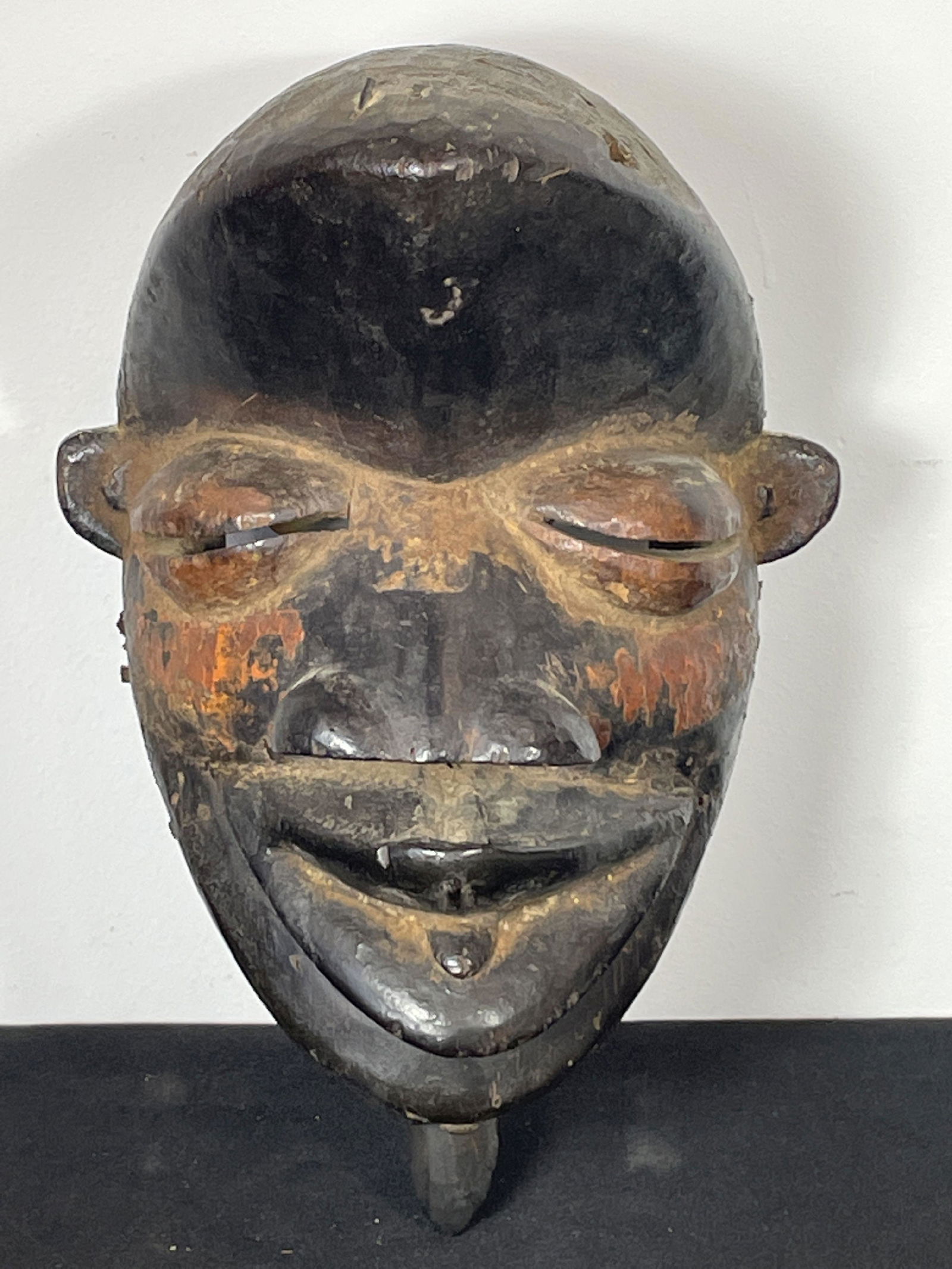 19TH CENTURY CARVED AND PAINTED YORUBA MASK WITH UNIVERSITY OF CONNECTICUT MUSEUM OF ART TAG. FROM (1 of 8)