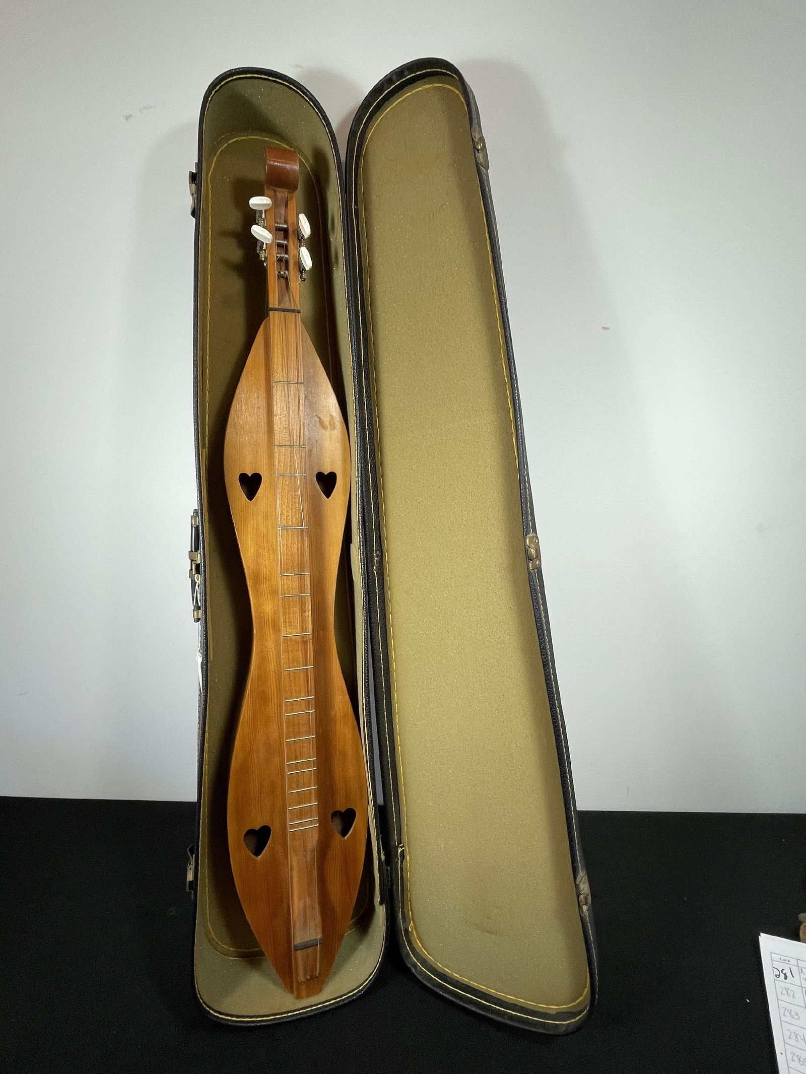 A FOLKCRAFT INSTRUMENTS (VT,  U.S.) MOUNTAIN DULCIMER (1 of 4)