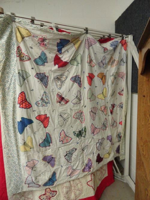 ANTIQUE BUTTERFLY QUILT W/ BUTTERFLY QUILT TOP: ANTIQUE BUTTERFLY QUILT W/ BUTTERFLY QUILT TOP