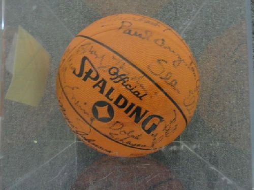BASKETBALL SIGNED BY OVER 20 GREAT PLAYERS INC: BASKETBALL SIGNED BY OVER 20 GREAT PLAYERS INCL. MANY HALL OF FAMERS: ARIZIN, CUNNINGHAM, ERVING, SHAYES ETC.