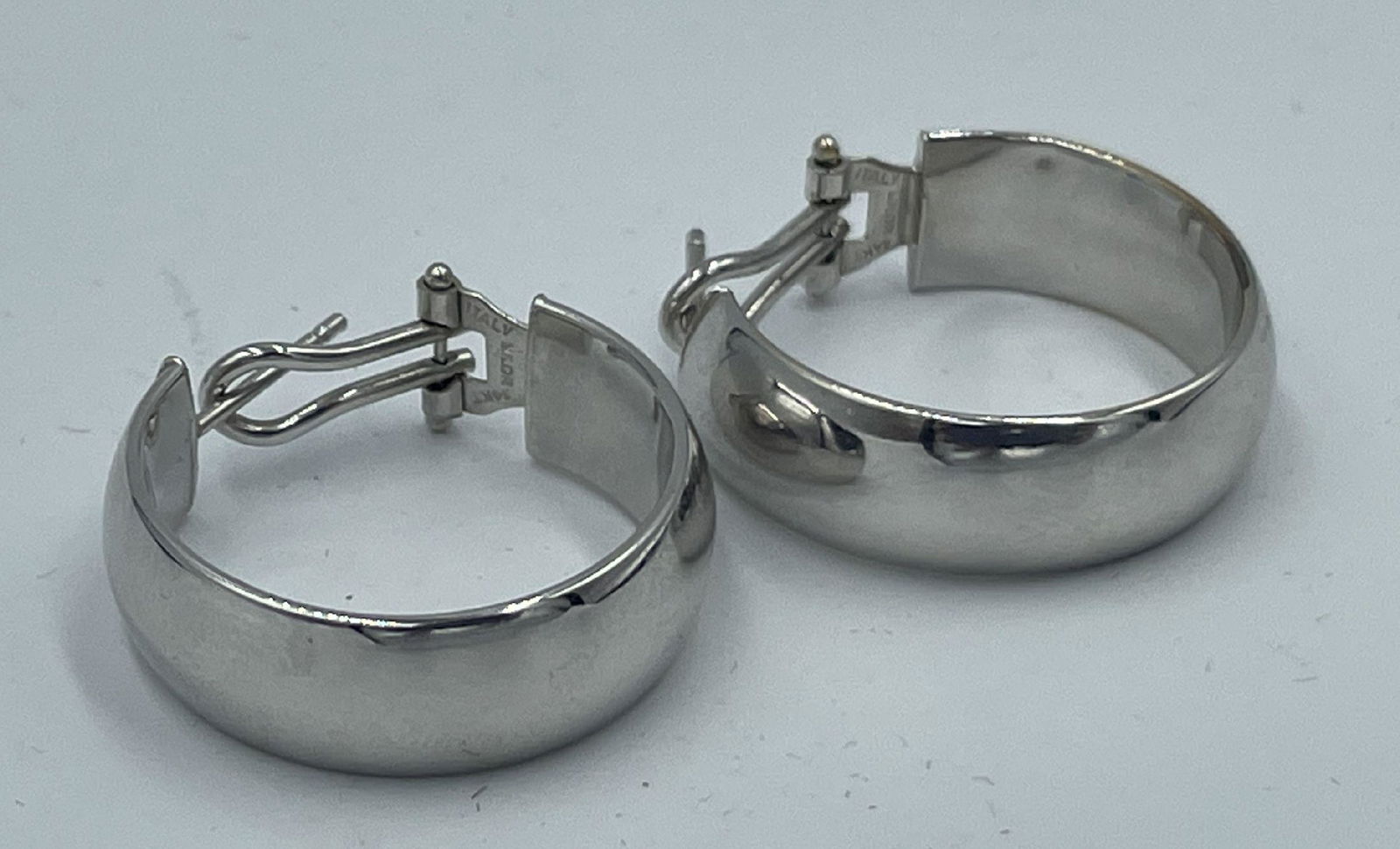 A PAIR 14K WHITE GOLD EARRINGS, 3.3 GRAMS (1 of 2)