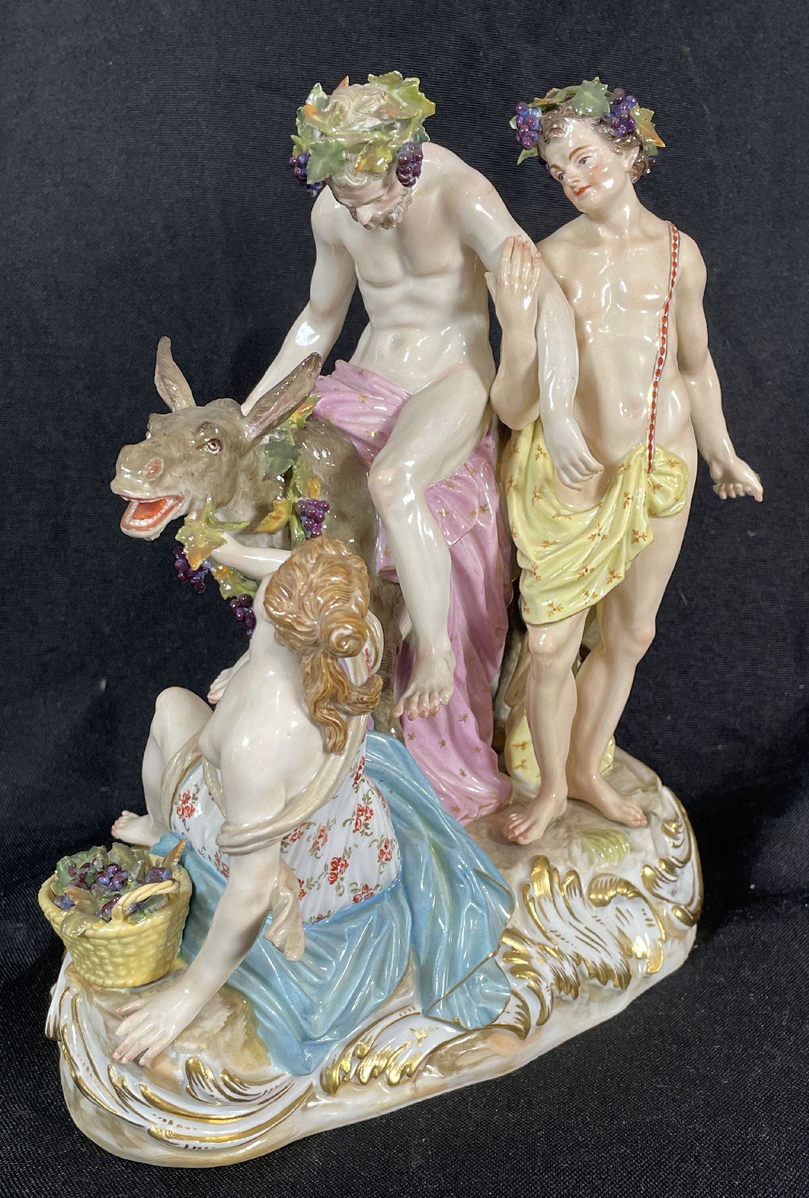 A LARGE MEISSEN FIGURAL GROUP, 8.5" X 5" X 8.5" (1 of 12)
