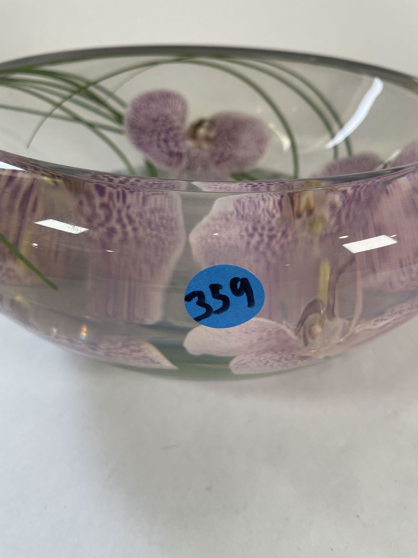 AN EMILIO ROBBA LUCITE BOWL, 10.5" DIAMETER X 4" TALL: AN EMILIO ROBBA LUCITE BOWL, 10.5" DIAMETER X 4" TALL