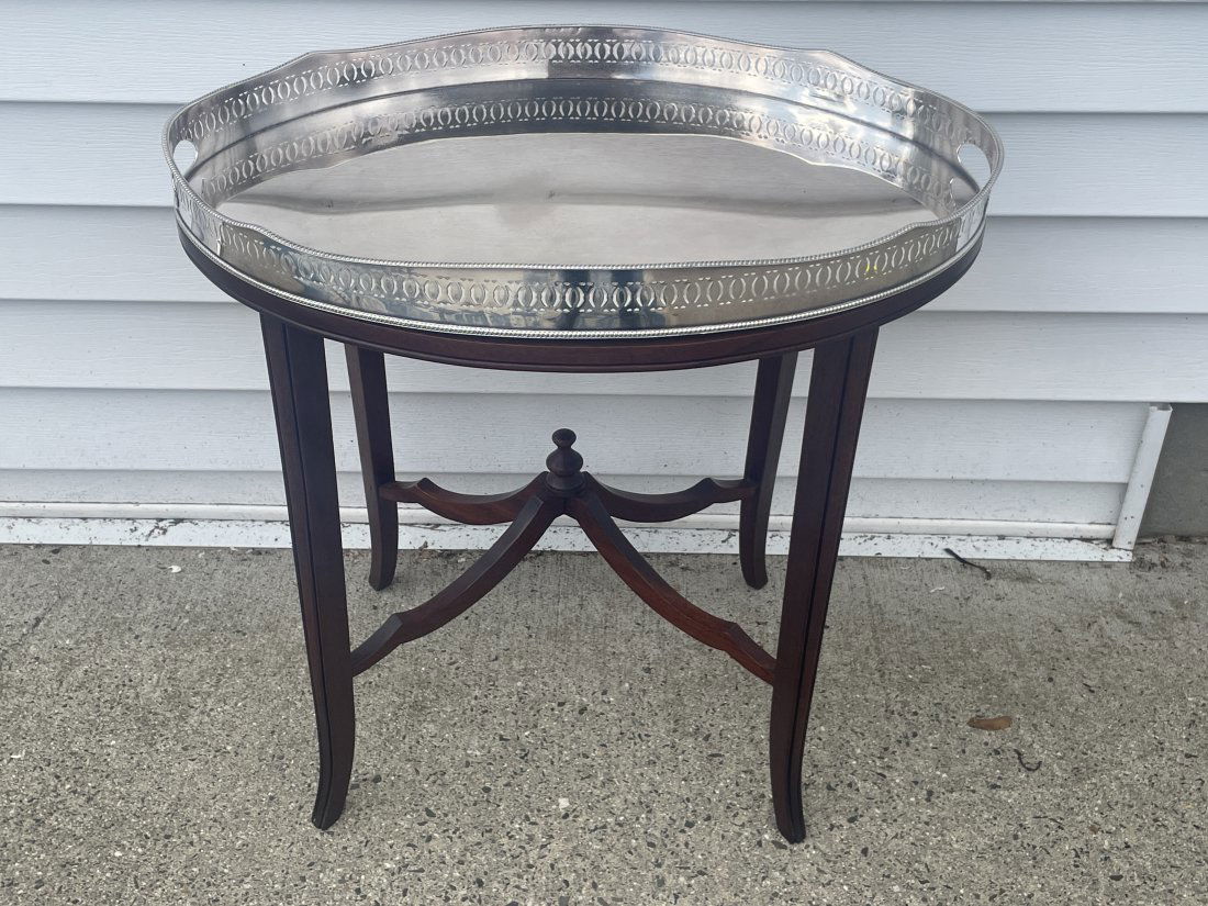A COFFEE TABLE WITH REMOVEABLE SILVER TRAY, 26" X 16" X 23": A COFFEE TABLE WITH REMOVEABLE SILVER TRAY, 26" X 16" X 23"
