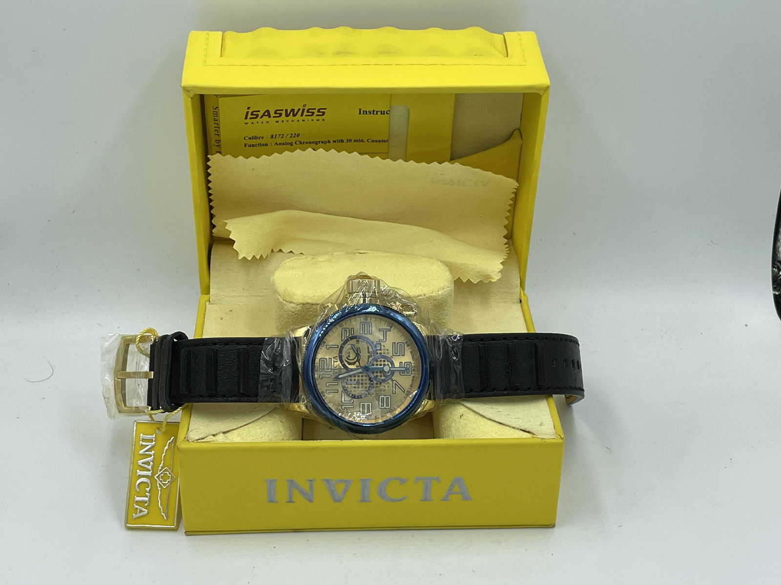 NEW IN BOX INVICTA MENS WRISTWATCH: NEW IN BOX INVICTA MENS WRISTWATCH