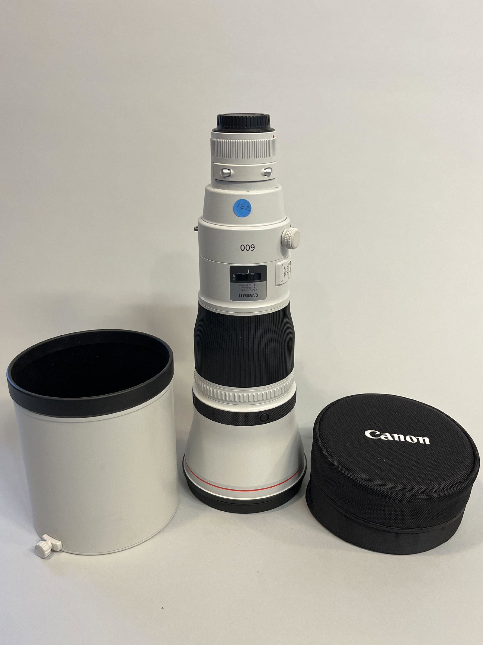 CANON EF 600MM F4 L IS III USM LENS W/SHADE ORIGINAL AND RRS TRIPOD MOUNT, LIKE NEW - NEVER USED (1 of 9)