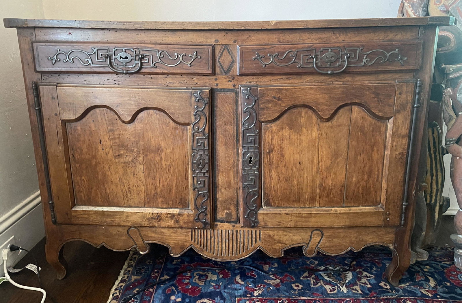 A FINE 18TH CENTURY FRENCH PROVINCIAL SIDEBOARD (1 of 7)