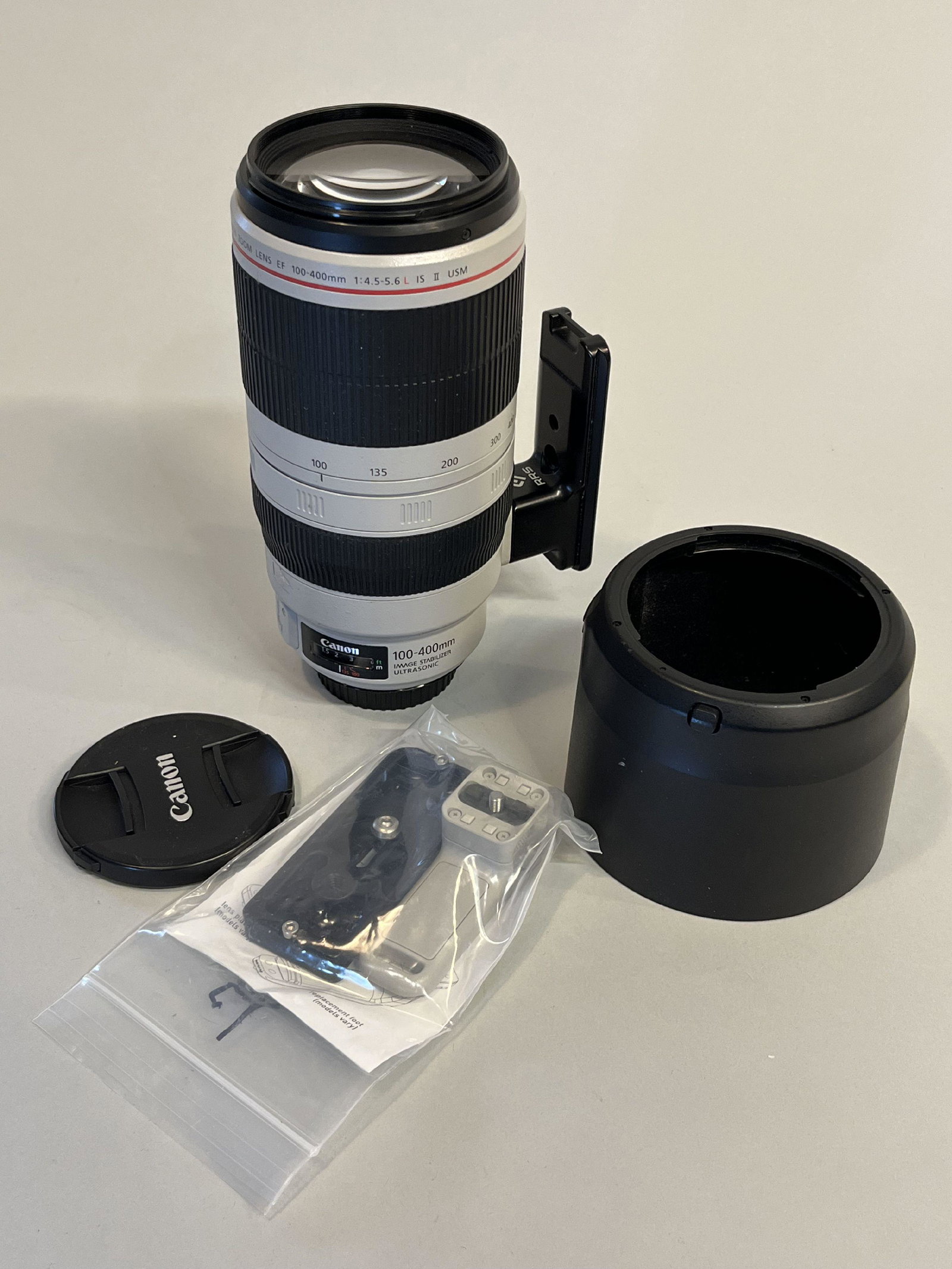 CANON ZOOM EF 100-400 F4.5-5.6 L IS II W/SHADE AND ORIGINAL AND RRS TRIPOD MOUNT (1 of 4)