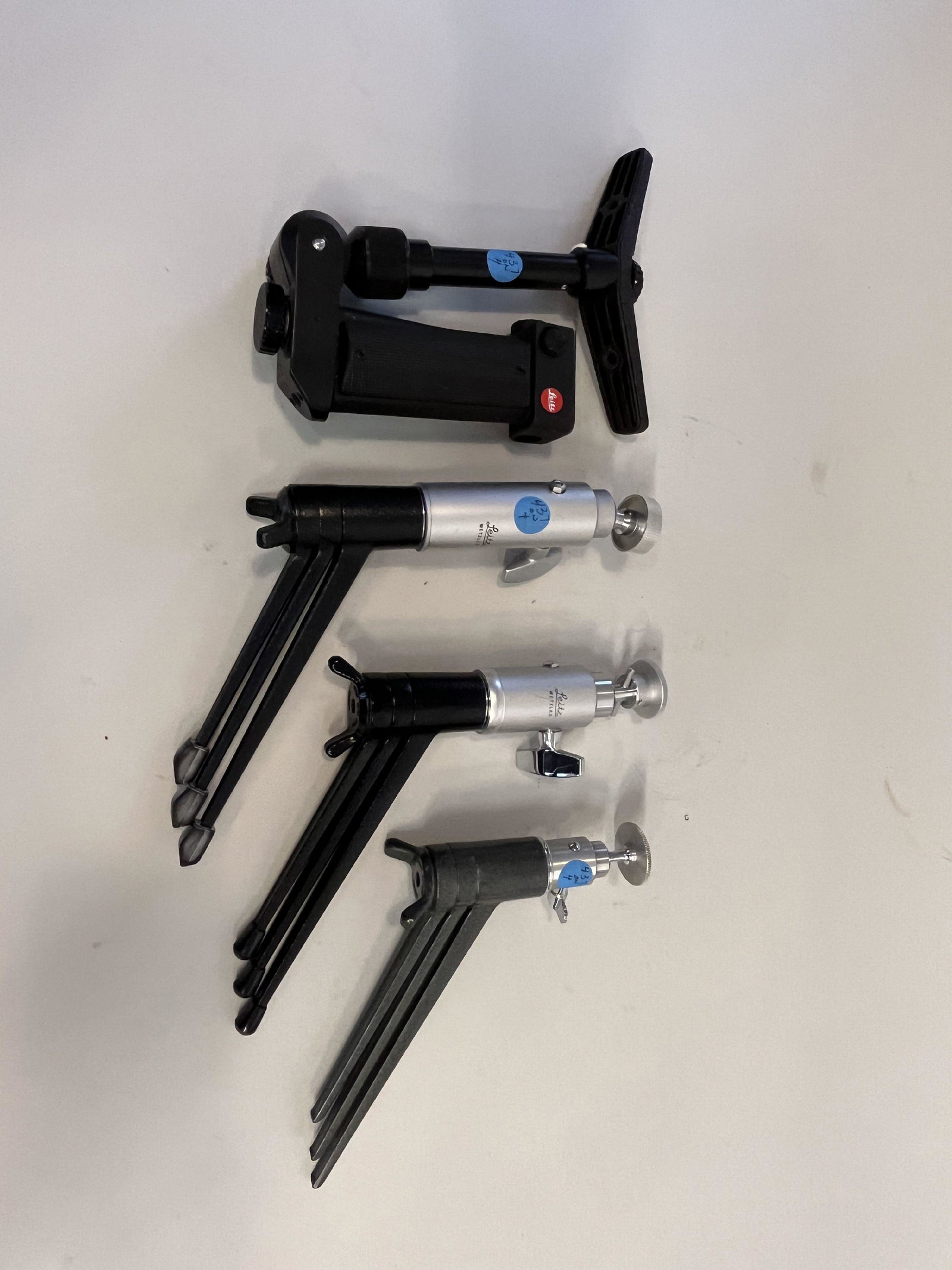 3 LEICA MINI TRIPODS WITH HEADS, 1 SHOLDER GRIP (1 of 2)