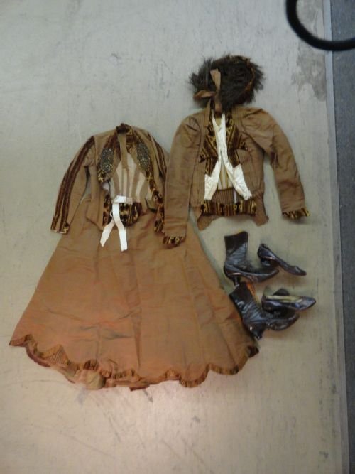 VINTAGE DRESS BY PORTUDUS MITCHELL AND BRAWN: VINTAGE DRESS BY PORTUDUS MITCHELL AND BRAWN