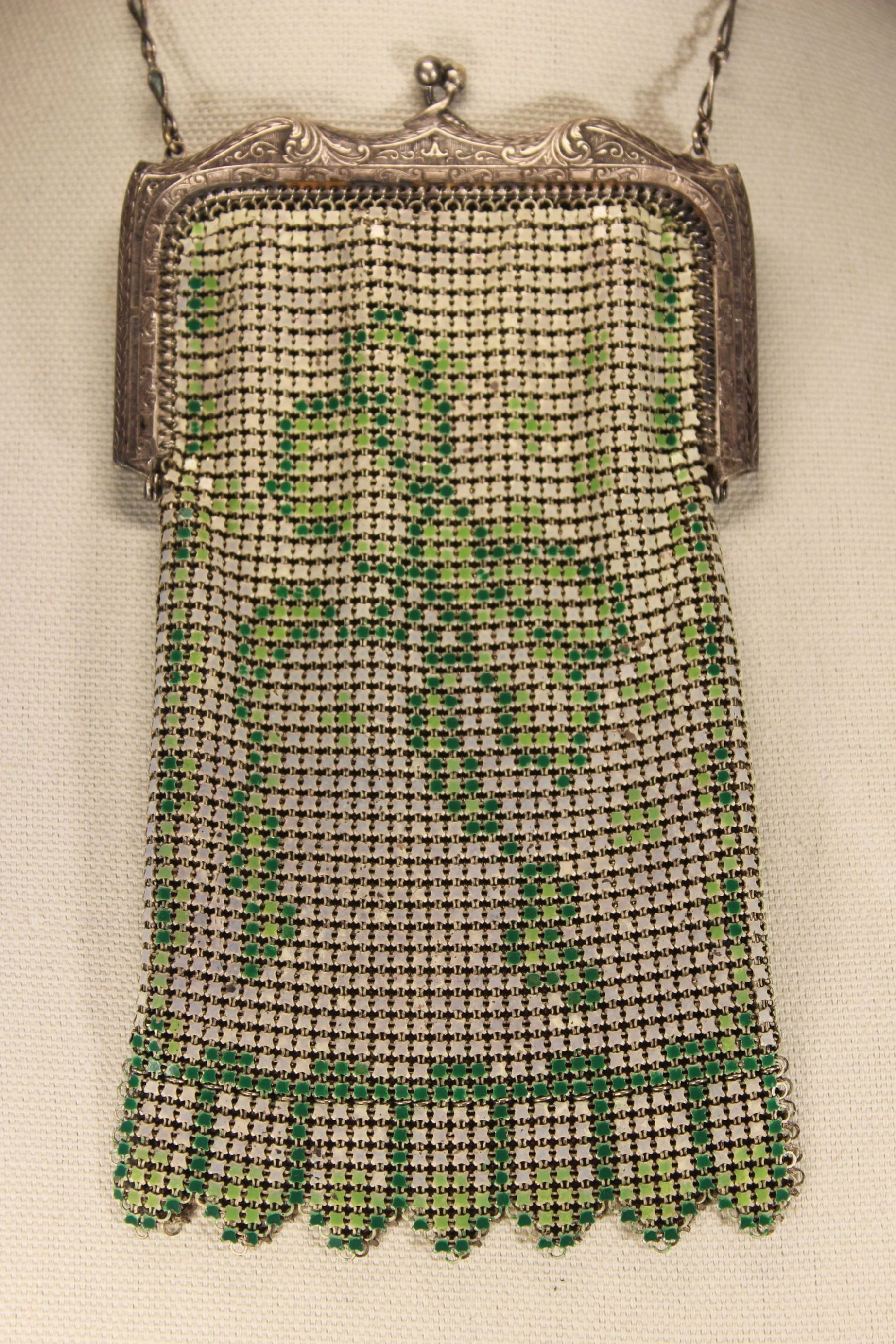 WHITING AND DAVIS MESH PURSE W/ GREEN BOW DESIGN, 7" X 4" (1 of 6)