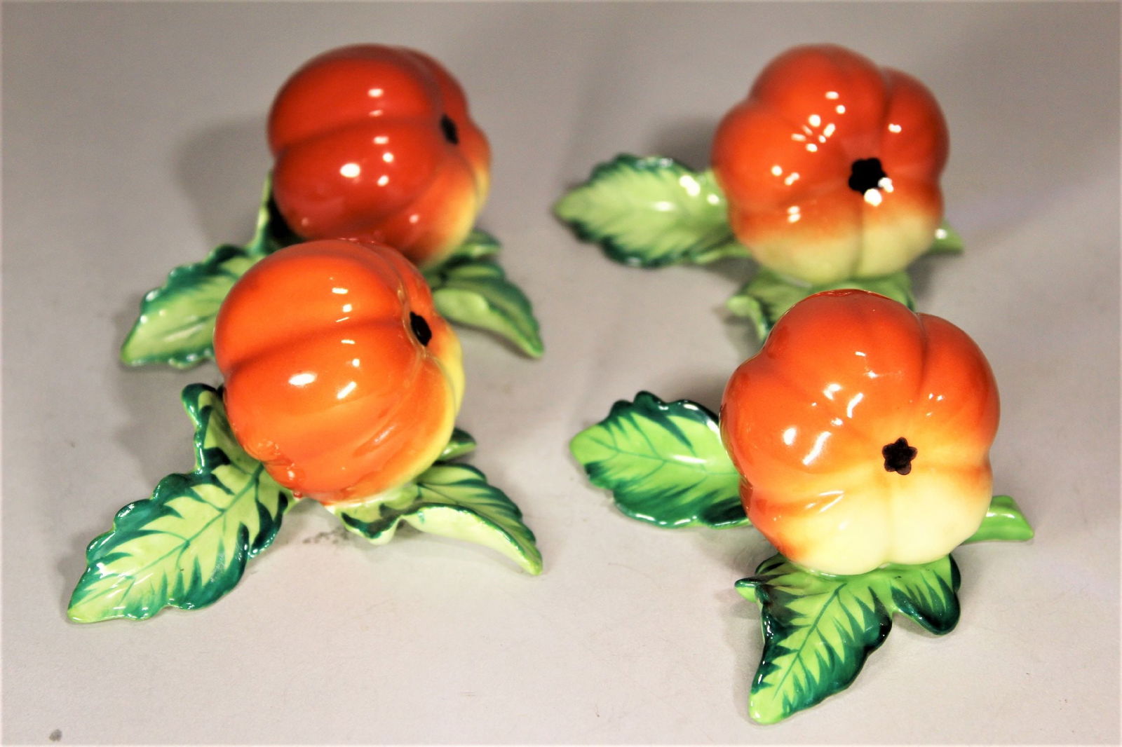 4 HEREND HP ORGANIC FORMED PLACE CARD HOLDERS, 3": 4 HEREND HP ORGANIC FORMED PLACE CARD HOLDERS, 3"