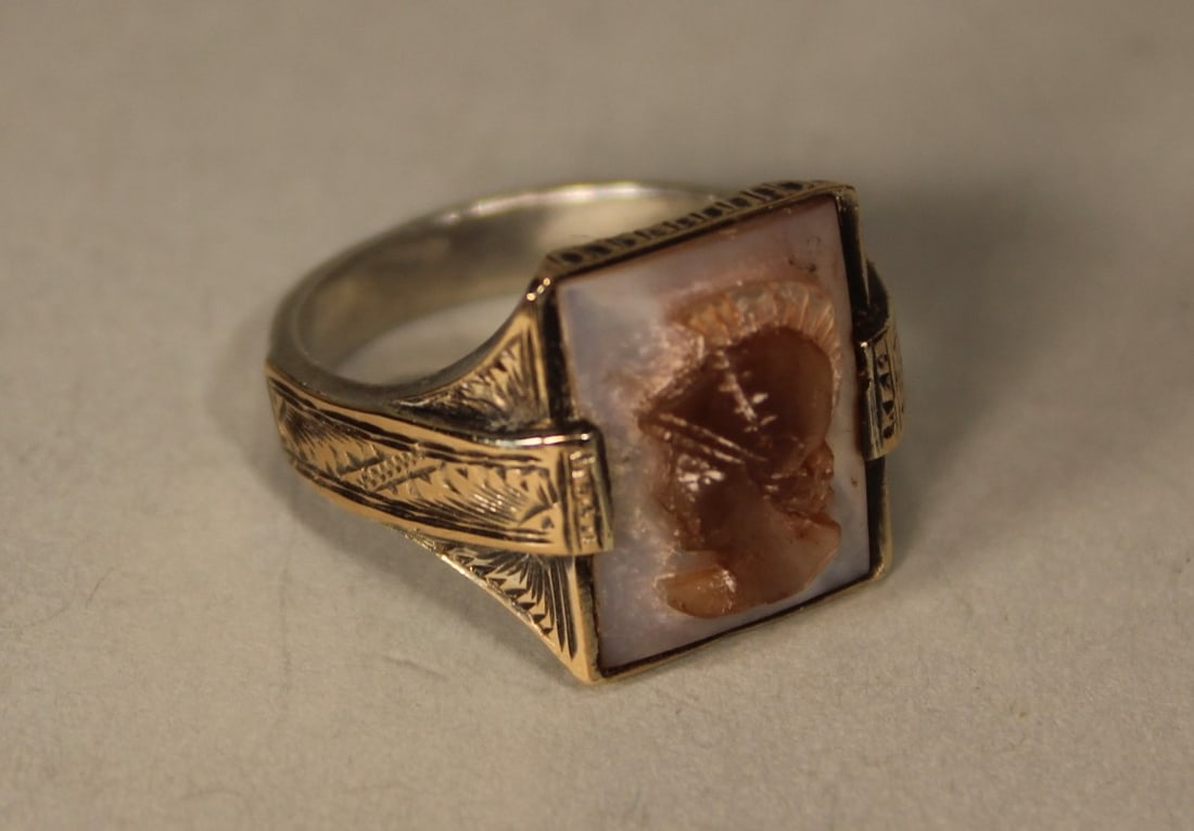 STERLING SILVER AND 14K GOLD MEN'S RING HAVING SHELL CARVED CAMEO OF ROMAN SOLDIER, SIZE 9.5 (1 of 3)