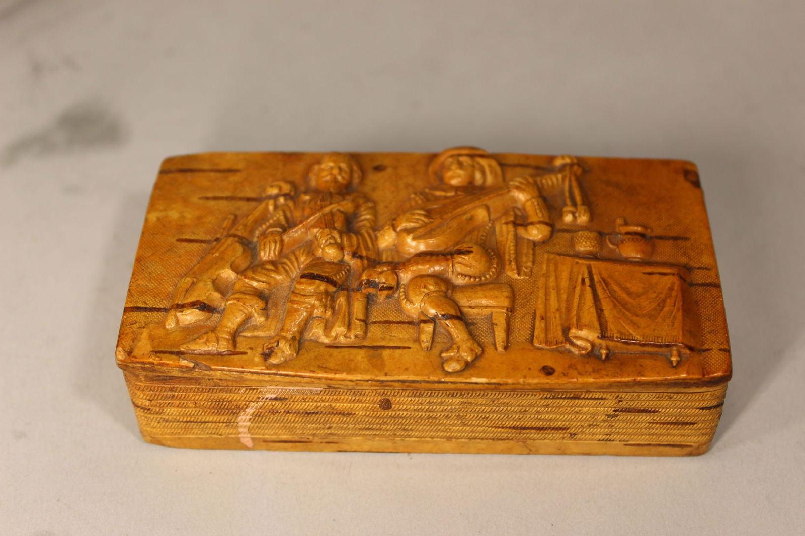 EARLY DUTCH WOOD SNUFF BOX DEPICTING MUSICIANS IN RELIEF, 4" (1 of 4)