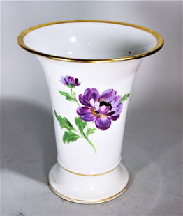 MEISSEN HP PORCELAIN VASE W/ FLOWERS, 7": MEISSEN HP PORCELAIN VASE W/FLOWERS, 7"