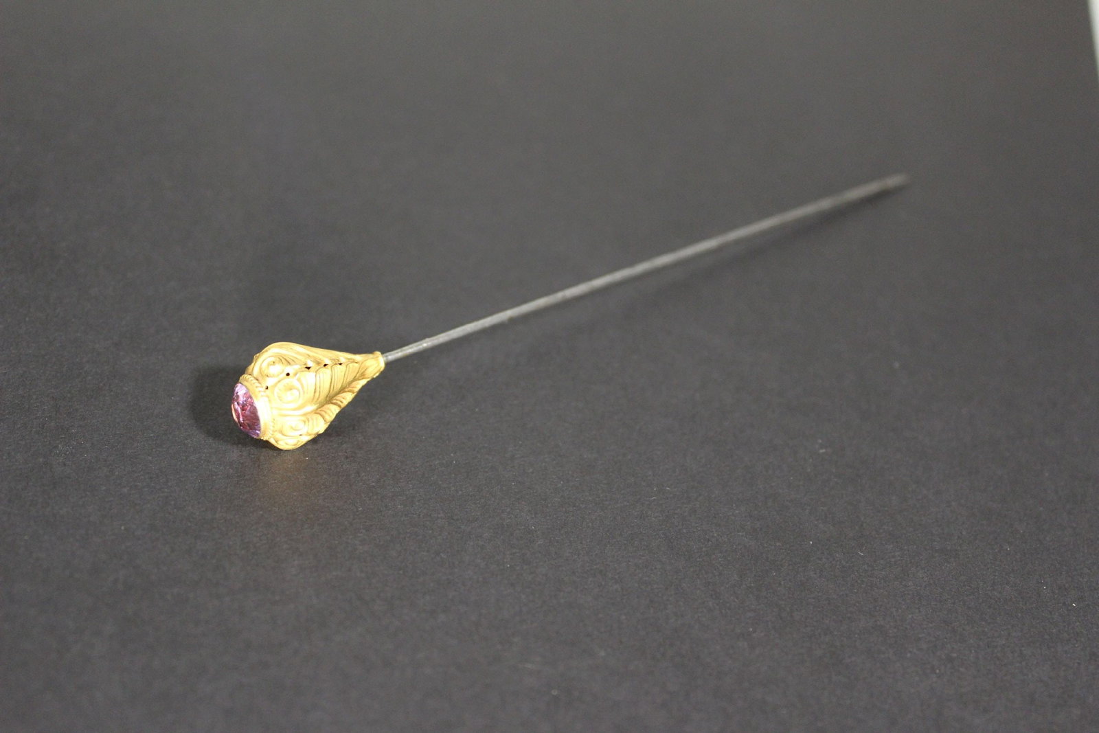 14k GOLD ANTIQUE AMETHYST TOPPED HATPIN, 5 1/2" LONG (1 of 4)