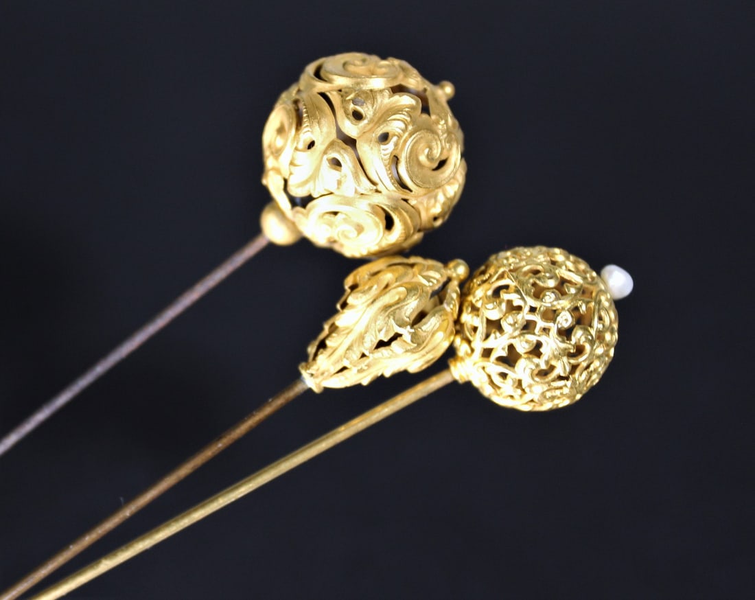 LOT: THREE 14k GOLD TOPPED VICTORIAN HATPINS, LONGEST 9 1/2", WIDEST 1", ALL TESTED. (1 of 4)