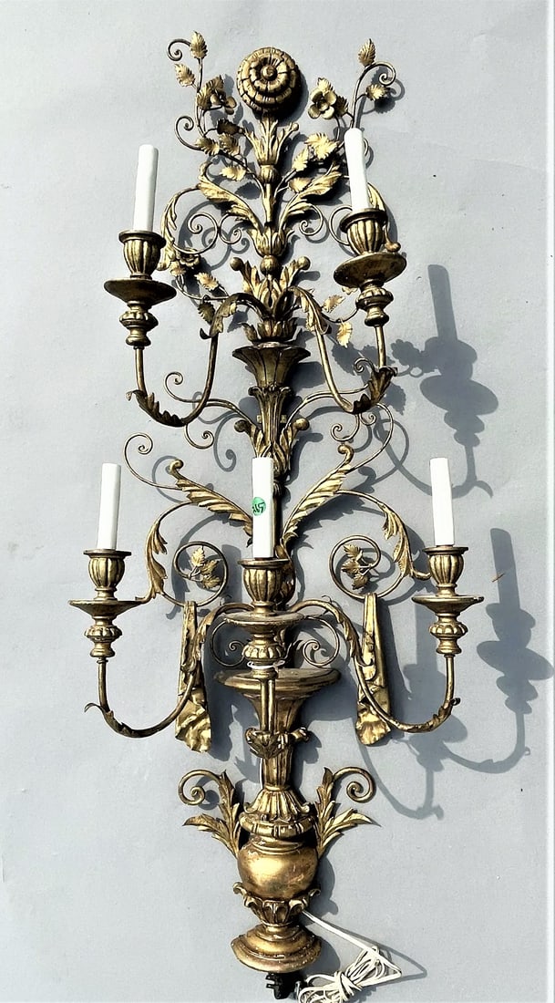 A GILT METAL AND GILT WOOD LARGE CANDLE SCONCE, 20" X 14" X 20" (1 of 12)