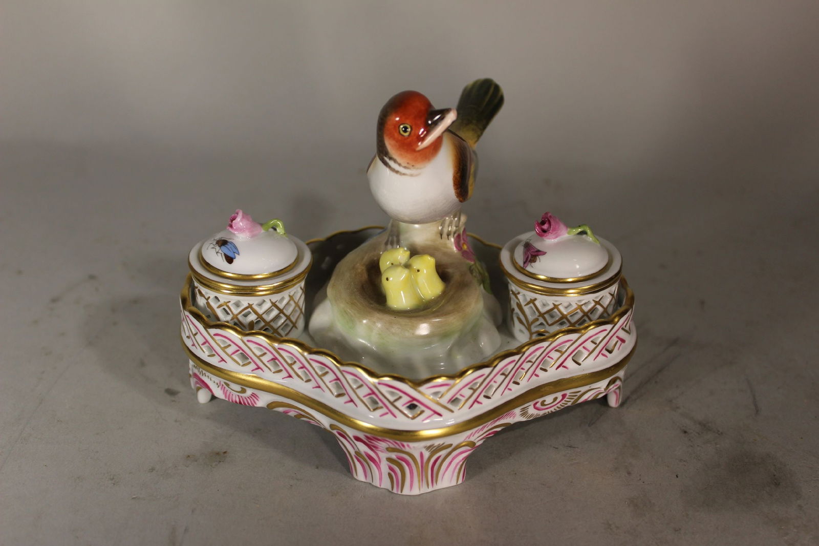 HEREND PORCELAIN DOUBLE INKWELL STANDISH HAVNG BIRD WITH NEST OF CHICKS, 6" x 5", VERY GOOD (1 of 3)
