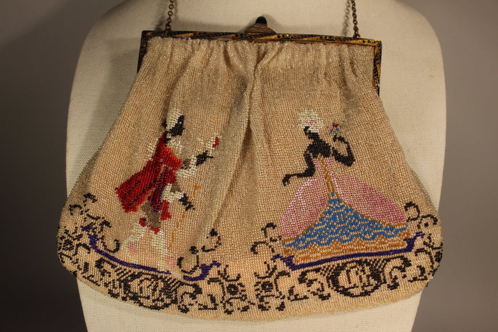 SIGNED ART DECO BEADED PURSE SILHOUETTE FIGURES, BODY 7" x 9", VERY GOOD CONDITION. (1 of 4)