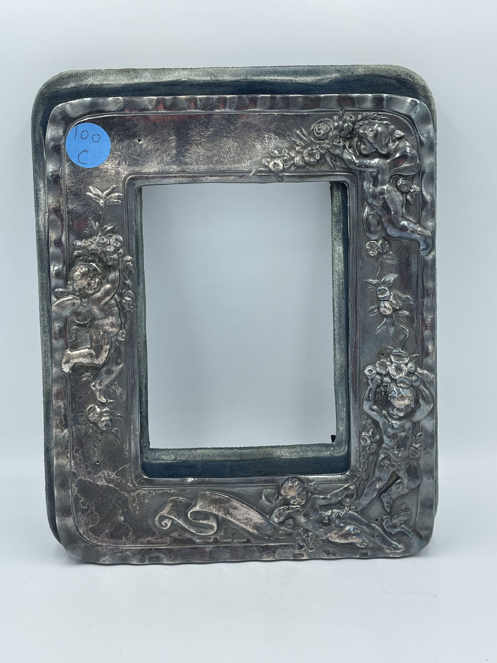 A VICTORIAN STERLING SILVER FRAME WITH CHERUBS. 7" X 8.5" (1 of 4)