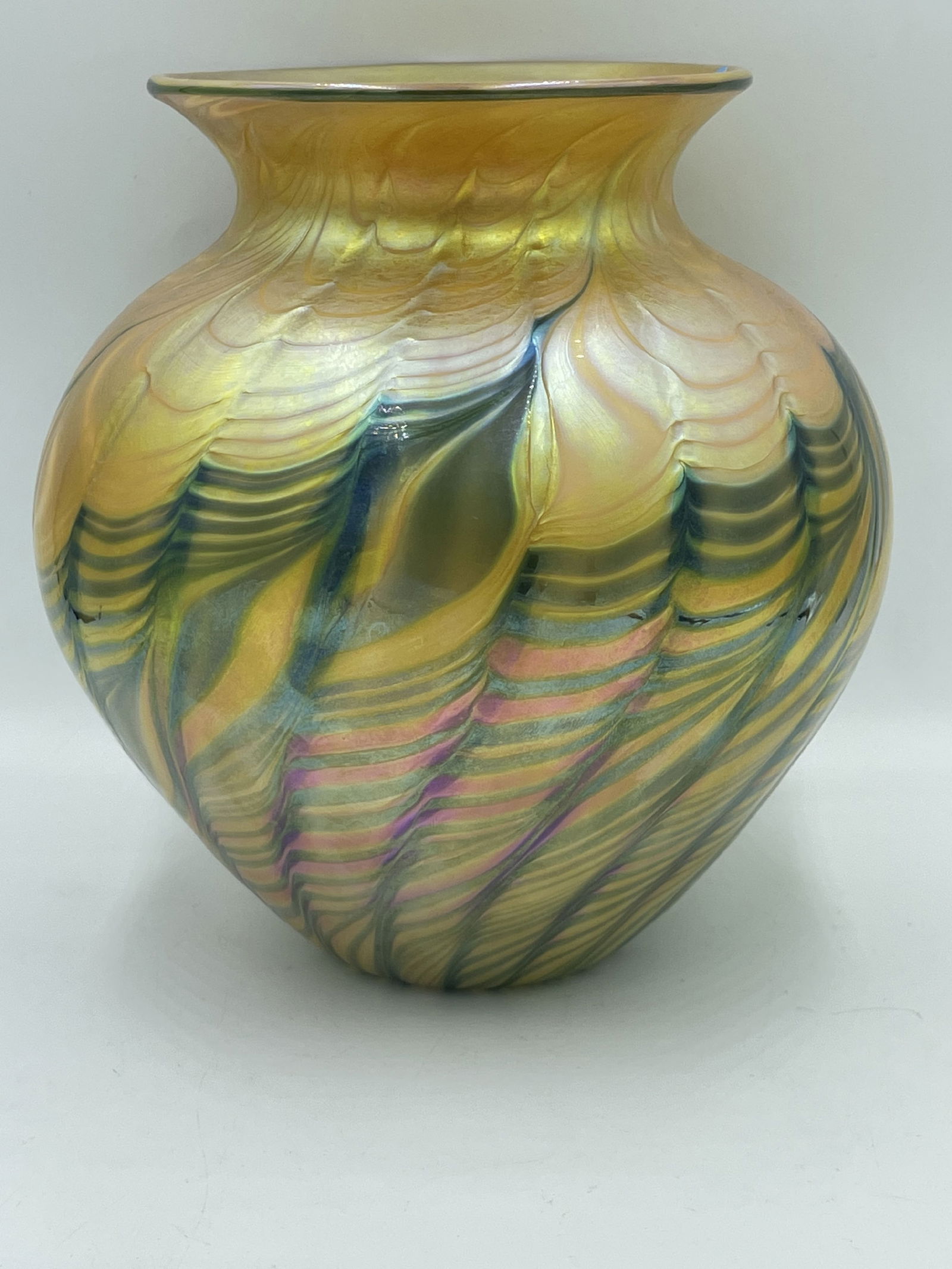 SIGNED LUNDBERG VASE WITH ORIGINAL SALES TAG#111518 MOIRE FERN SMALL HEART 6" X 6.5" (1 of 5)