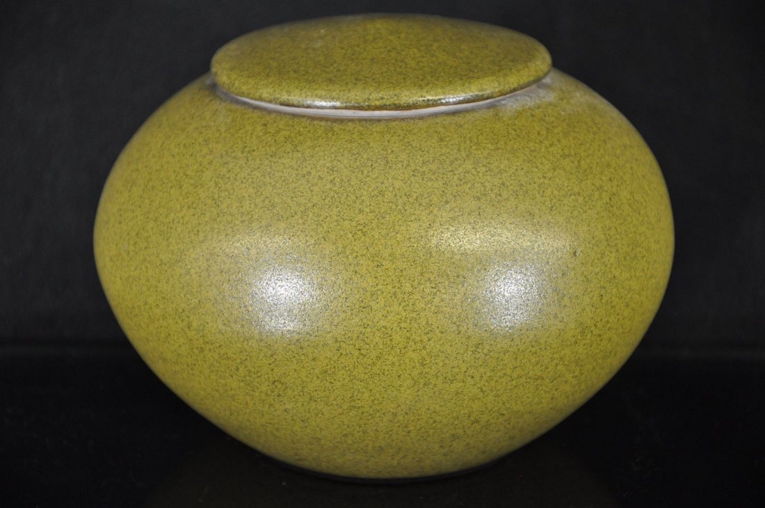 CHINESE GREEN GLAZE PORCELAIN JAR: Green glaze porcelain jar with cover. 4.5"T
