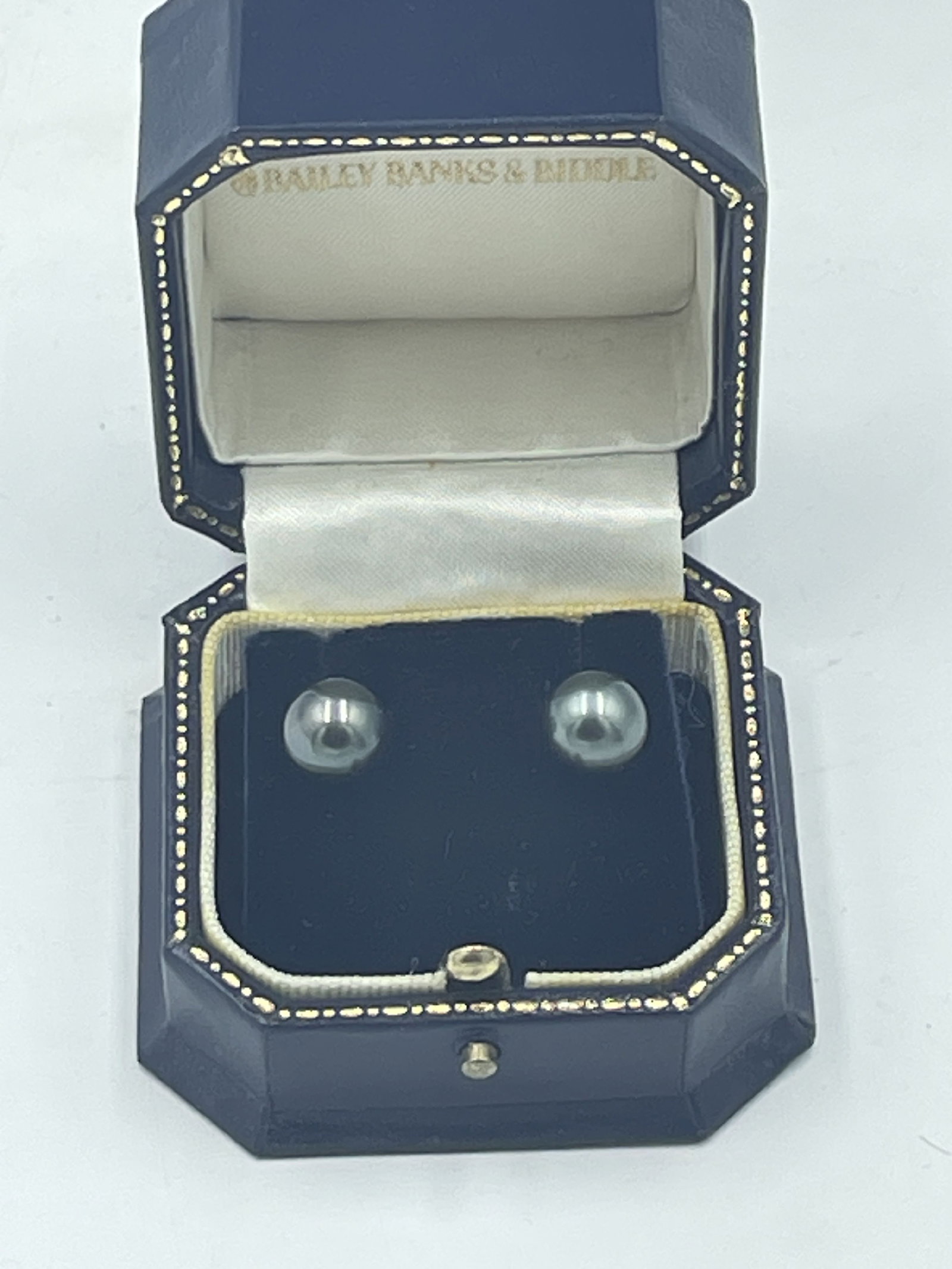 BAILEY BANKS AND BIDDLE TAHITIAN PEARL EARRINGS: BAILEY BANKS AND BIDDLE TAHITIAN PEARL EARRINGS