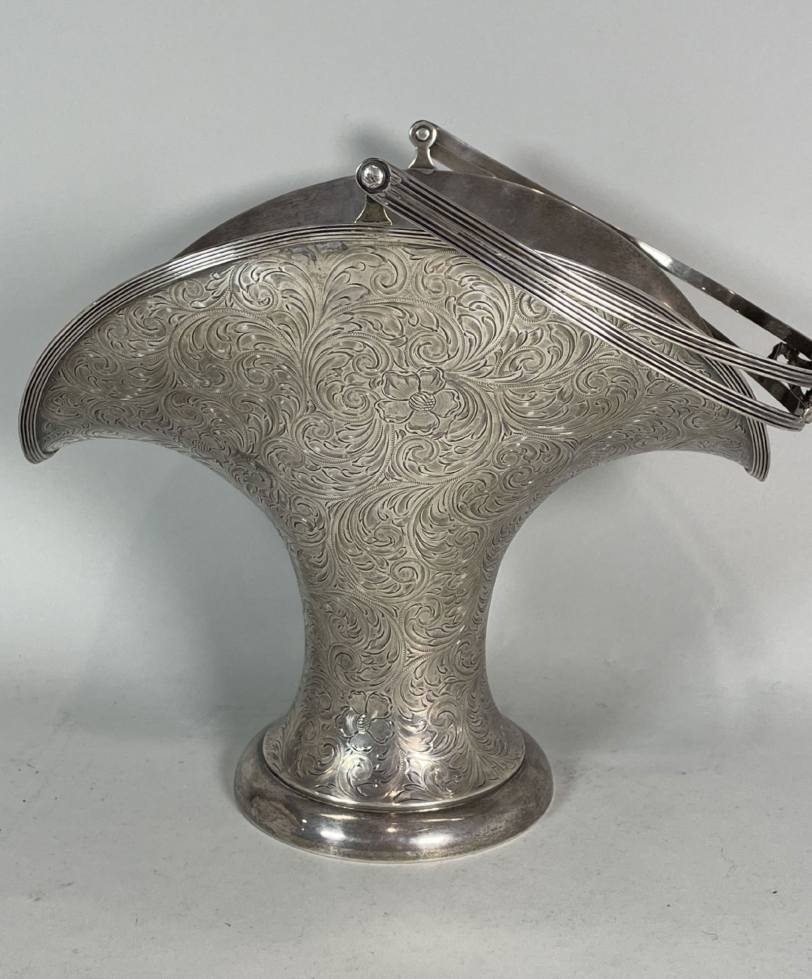 A LARGE STERLING SILVER BASKET (1 of 5)