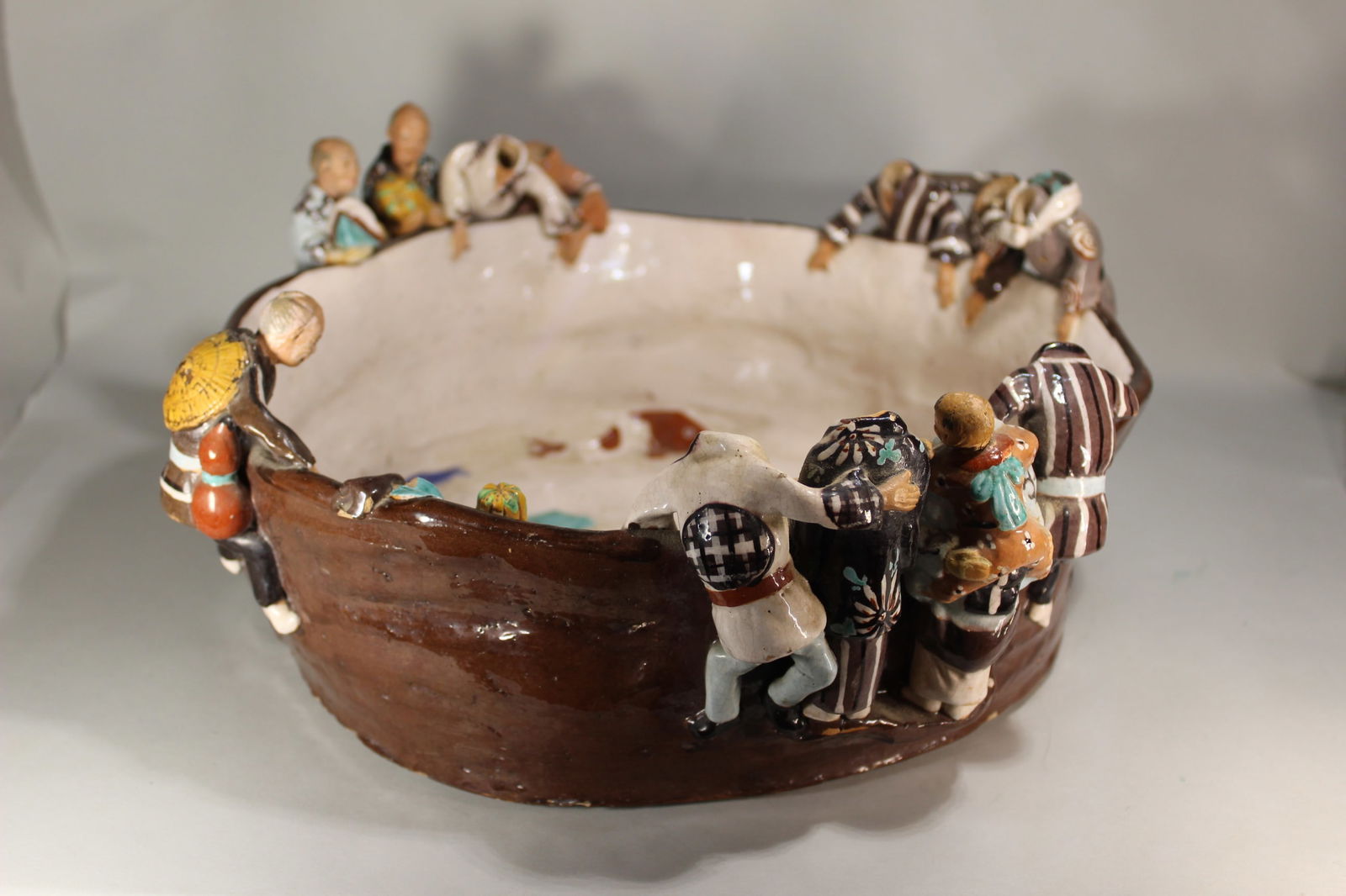 RARE SUNIDA ? BOWL W/ FIGURES, REMOVABLE HEADS, AND KOI POND. 18TH OR 19TH CENTURY (1 of 8)