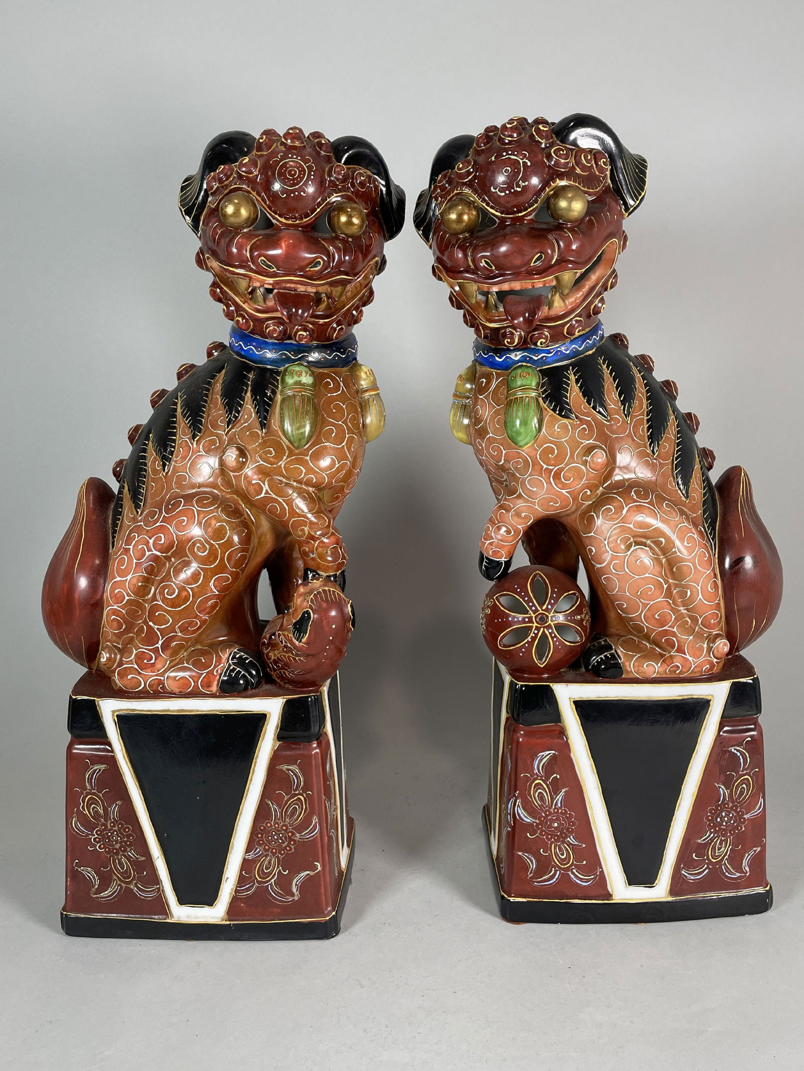 PAIR OF LARGE POTTERY CHINESE FOO DOGS, 18.5" EACH (1 of 4)