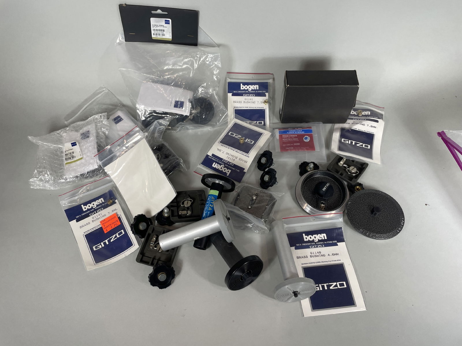 LARGE LOT OF GITZO CAMERA ACCESSORIES (1 of 2)