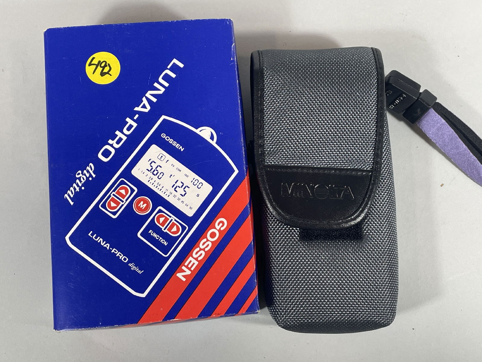 2 LIGHT METERS, 1 LUNA PRO DIGITAL MIB, MINOLTA AM IVF (1 of 2)