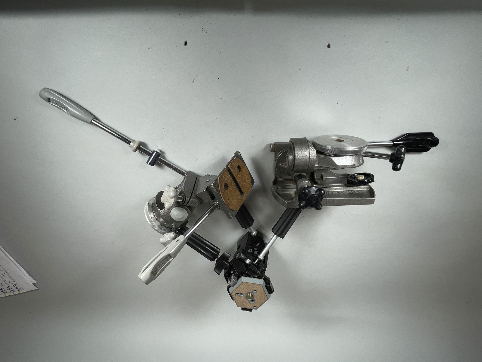 3 TRIPOD HEADS, 2 GITZO AND 1 BOGEN (1 of 4)