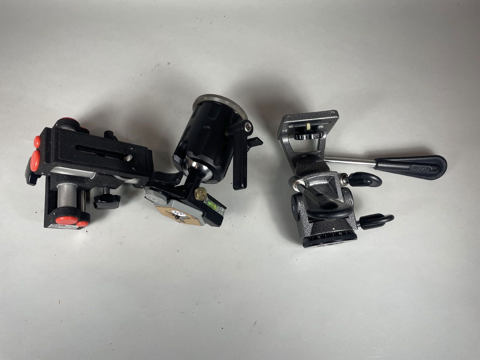 3 TRIPOD HEADS, GITZO, BOGEN, AND SILK (1 of 6)