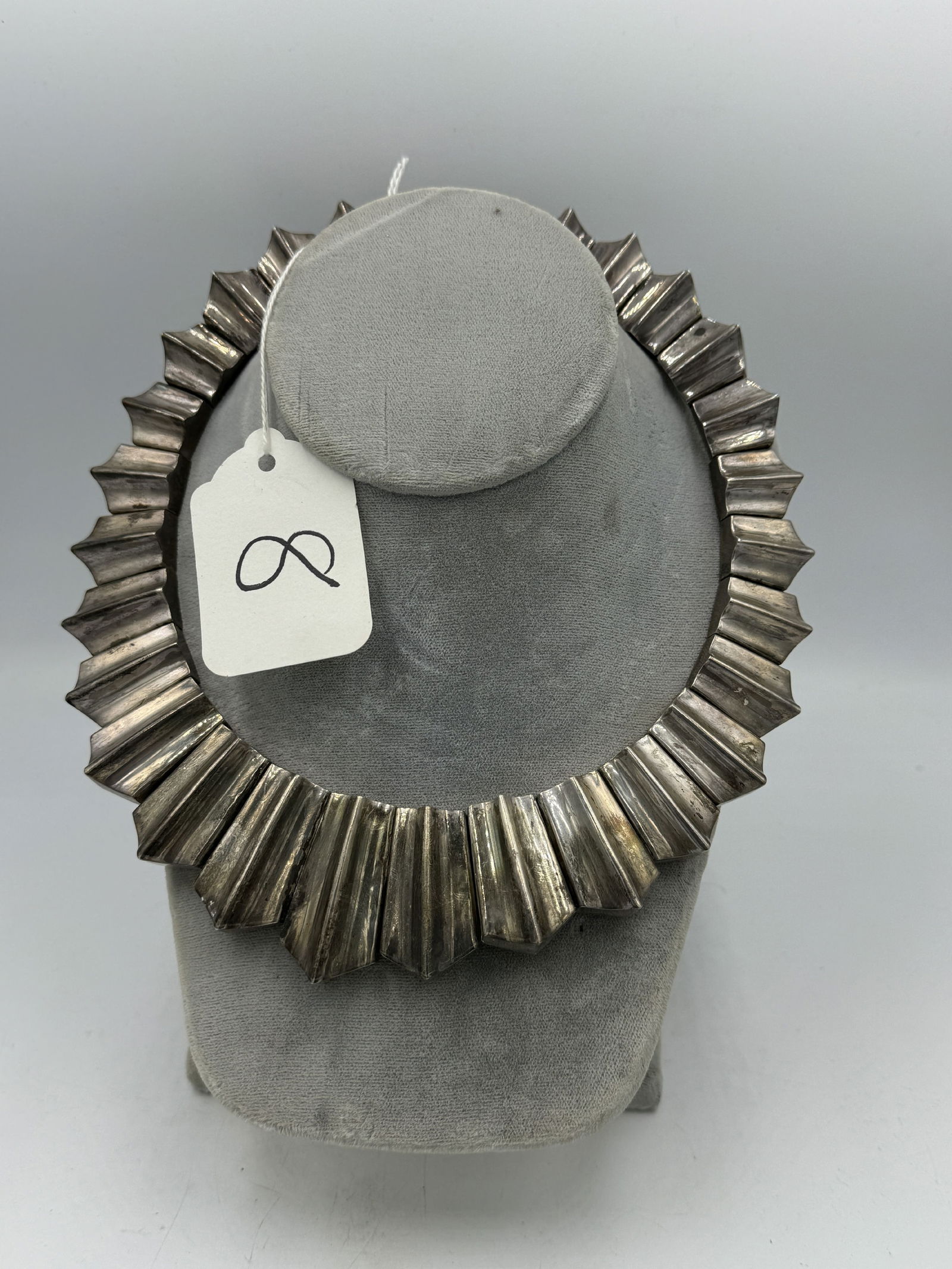 A HEAVY MEXICAN SILVER NECKLACE, 7.71 OZT AND 7.5" DIAMETER (1 of 7)