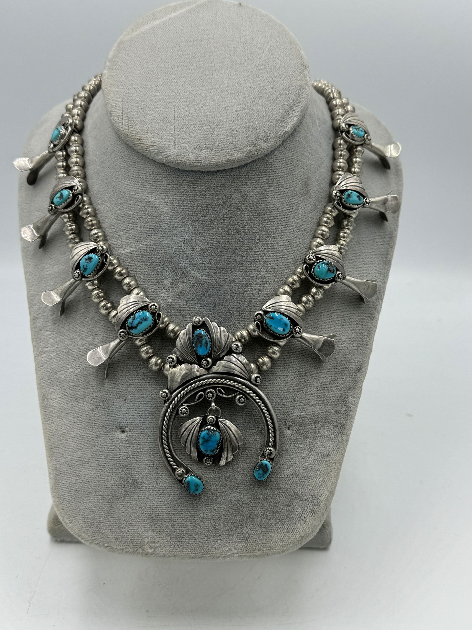 A NATIVE AMERICAN SQUASH BLOSSOM NECKLACE, 80.5 GRAMS AND 22" LONG (1 of 7)