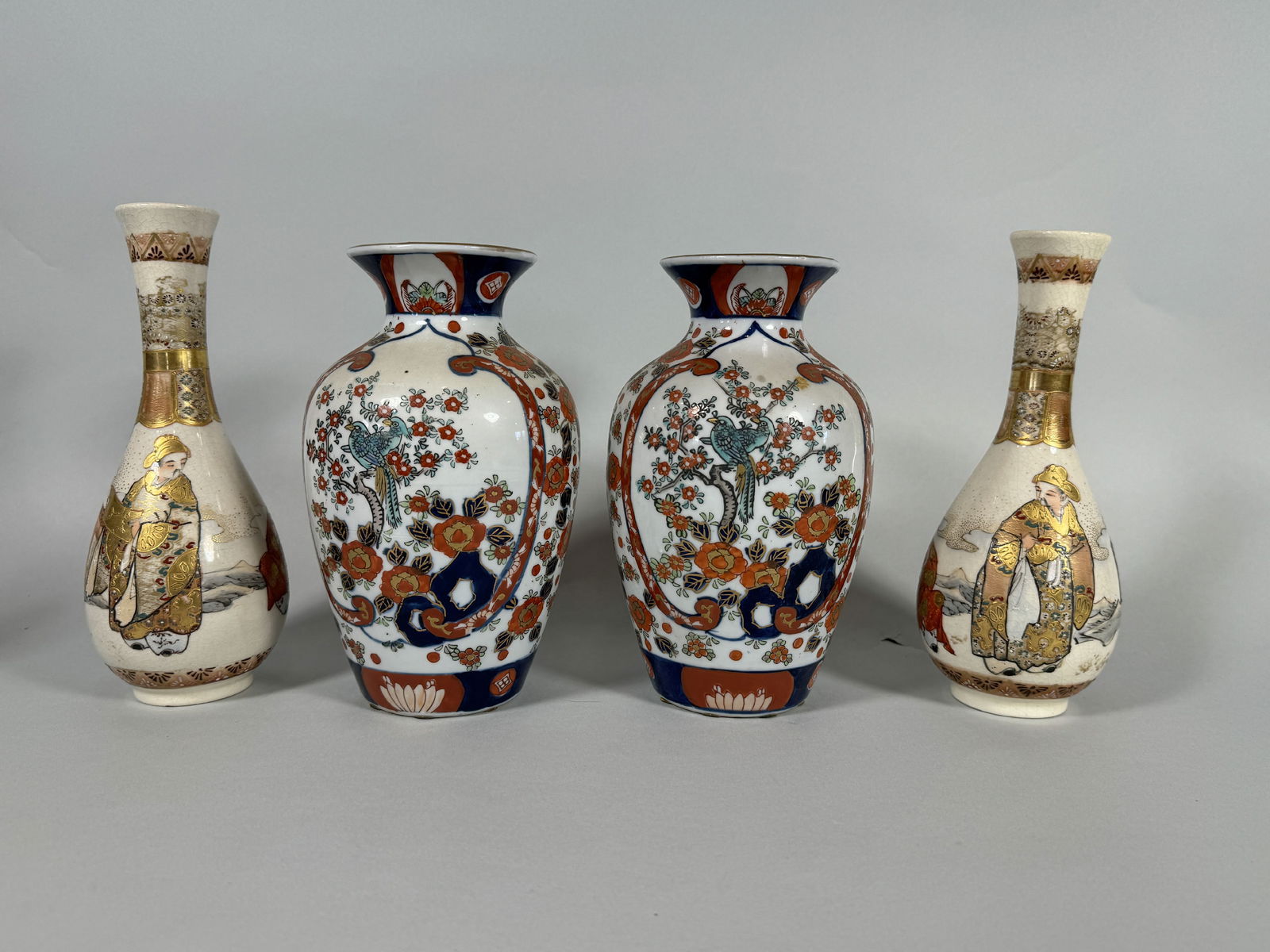 A PAIR OF IMARI VASES AND A PAIR OF KUTANI VASES, 7.5" AND 8" (1 of 7)