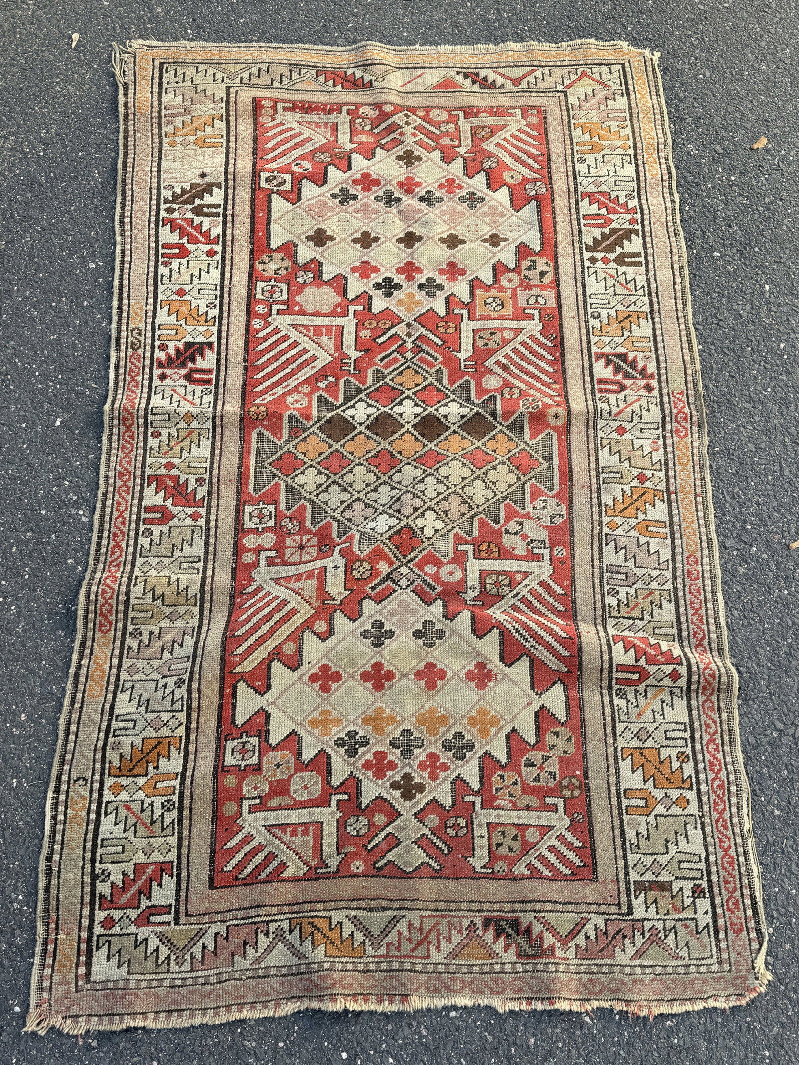 ANTIQUE PERSIAN AREA RUG 6' x3': ANTIQUE PERSIAN AREA RUG 6' x3'