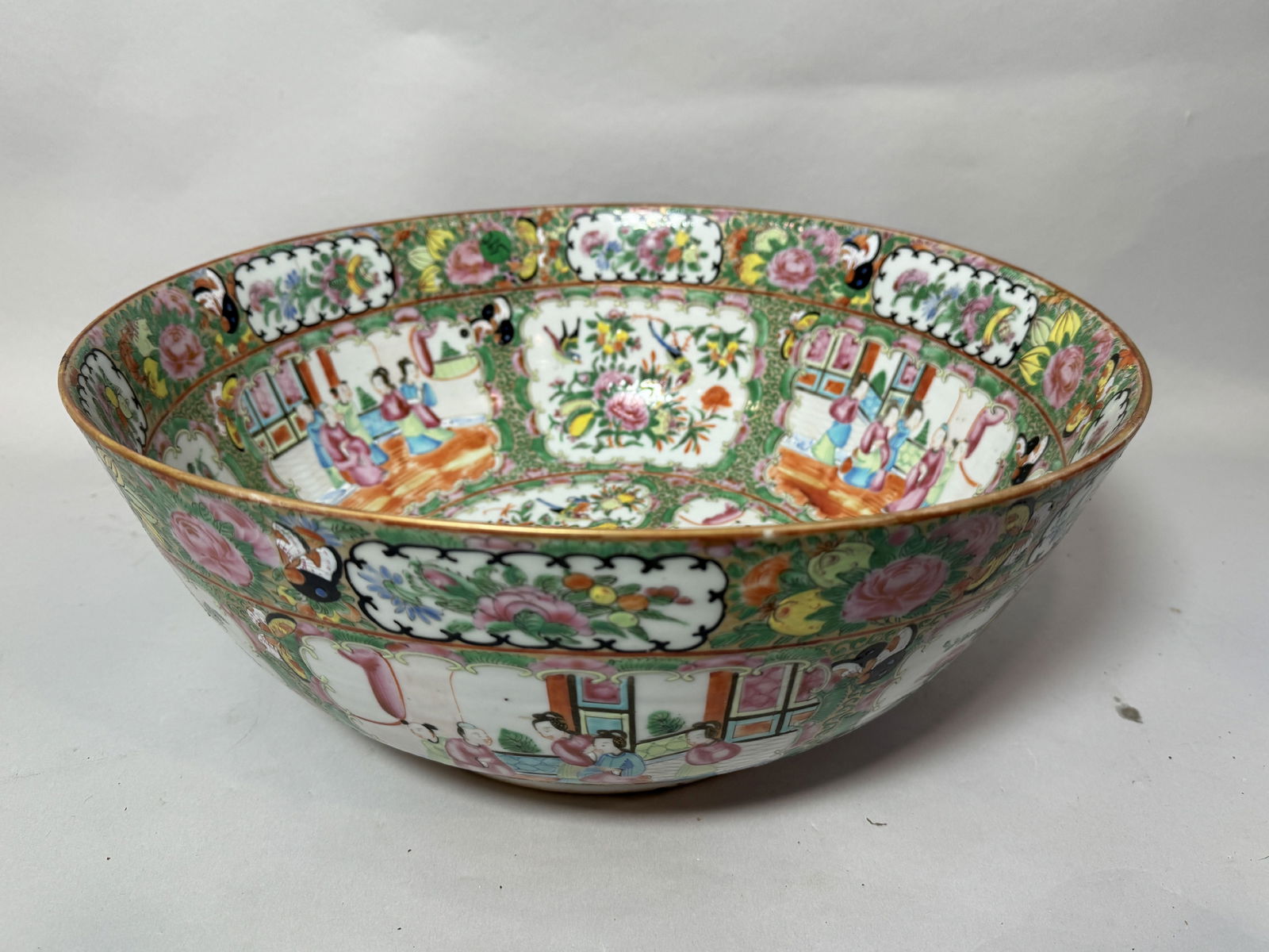 A LARGE ROSE MEDALLION ANTIQUE PUNCH BOWL, 16" DIAMETER X 7" TALL (1 of 11)