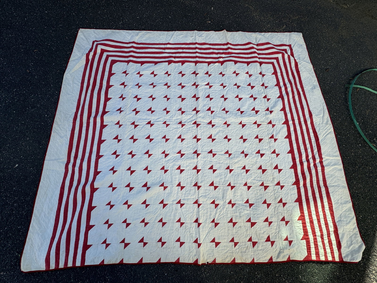 ANTIQUE QUILT: ANTIQUE QUILT, 72" X 84"