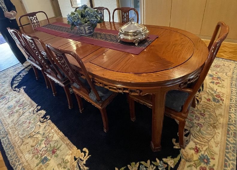 A CHINESE ROSEWOOD TABLE WITH EIGHT CHAIRS: A CHINESE ROSEWOOD TABLE WITH EIGHT CHAIRS