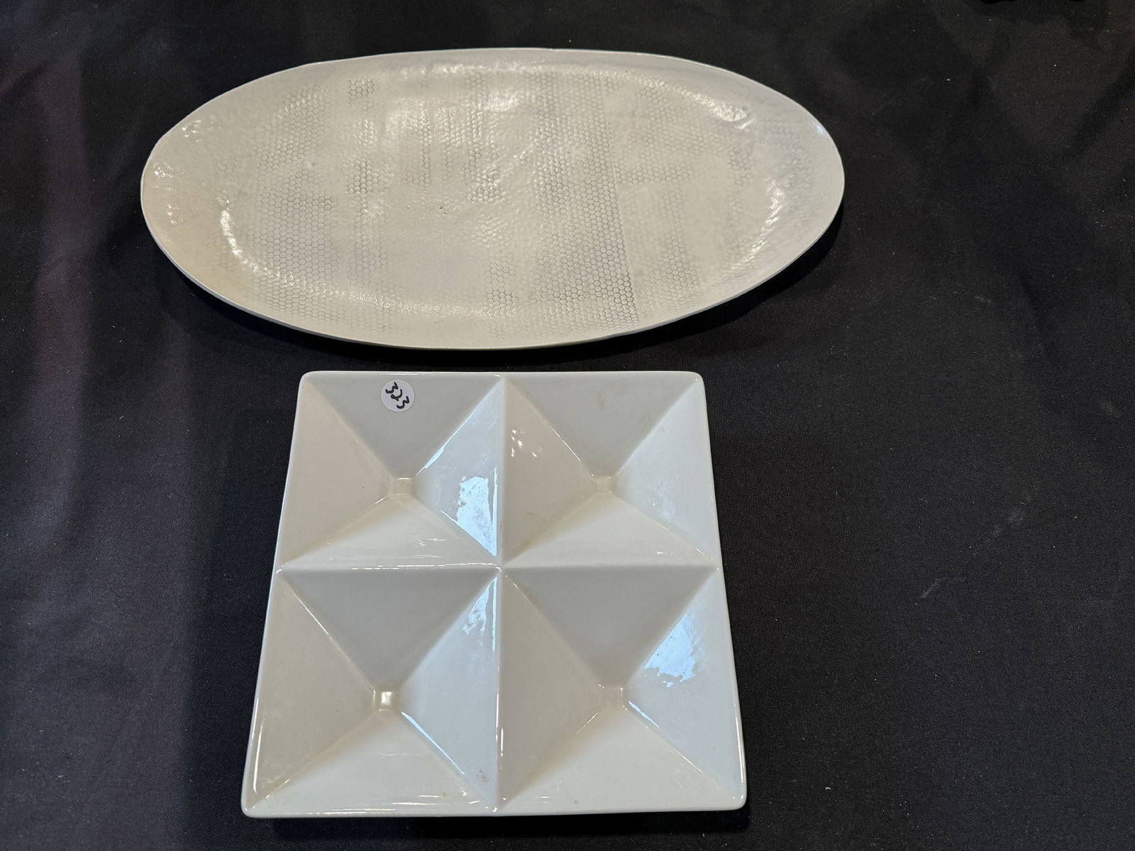 AN ARABIA TRAY AND A STUDIO POTTERY PLATTER, 9.5" X 9.5" AND 18.5" X 10.5" (1 of 6)