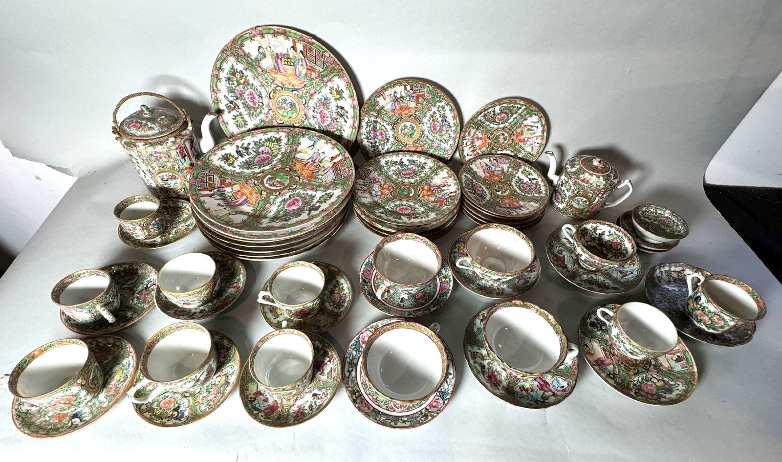 LARGE LOT OF ROSE MEDALLION INC. PLATES, LUNCHEON PLATES, CUPS, SAUCERS, TEAPOTS, 50 PIECES. 10" AND (1 of 11)