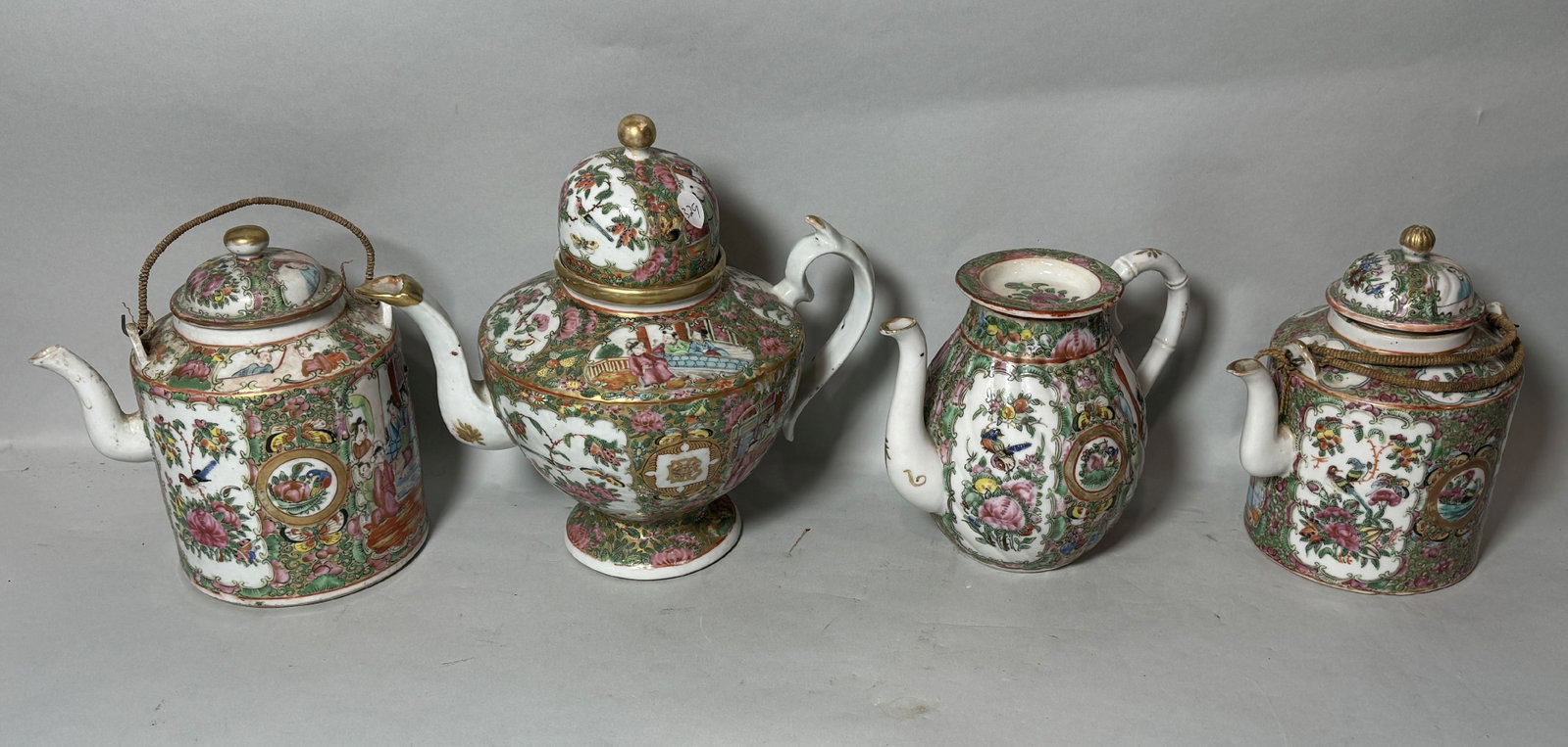 FOUR ROSE MEDALLION TEAPOTS, ONE HAS LARGE RIM CHIP AND CRACK. 10" AND SMALLER: FOUR ROSE MEDALLION TEAPOTS, ONE HAS LARGE RIM CHIP AND CRACK. 10" AND SMALLER