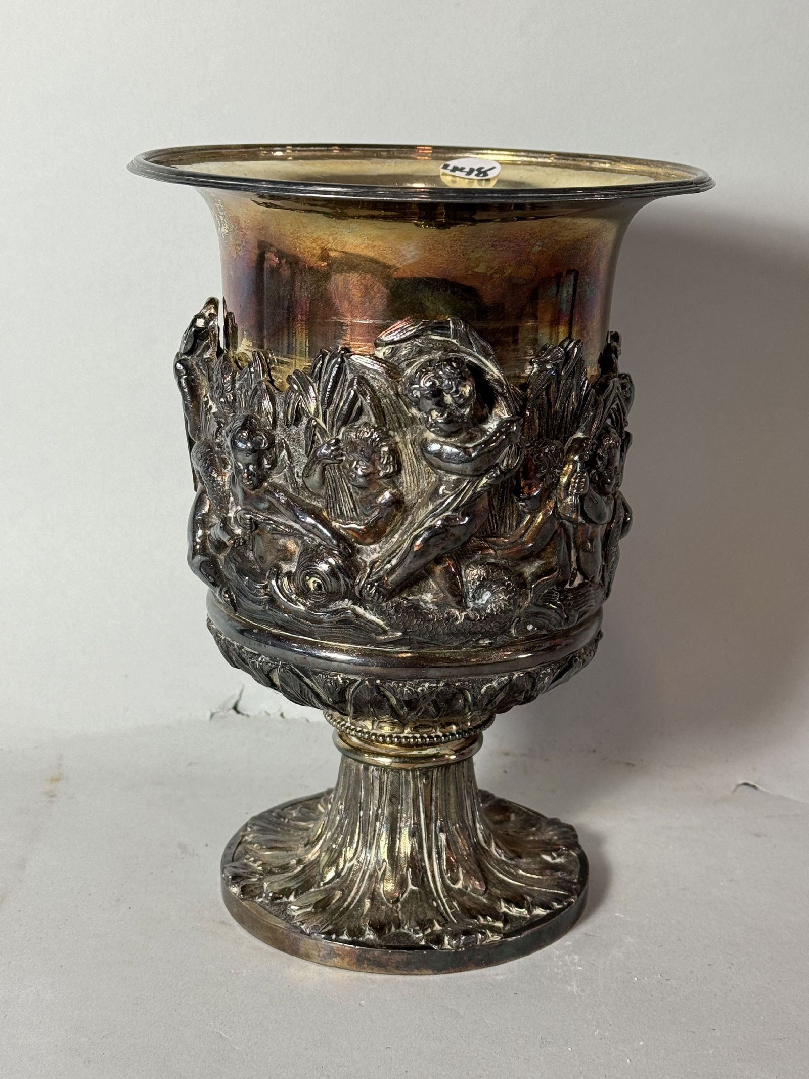 A 9" SILVERPLATED ICE BUCKET W/ CHERUBS (1 of 5)